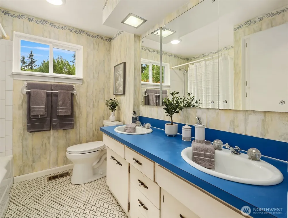 8124 213th Street SW Edmonds, WA 98026