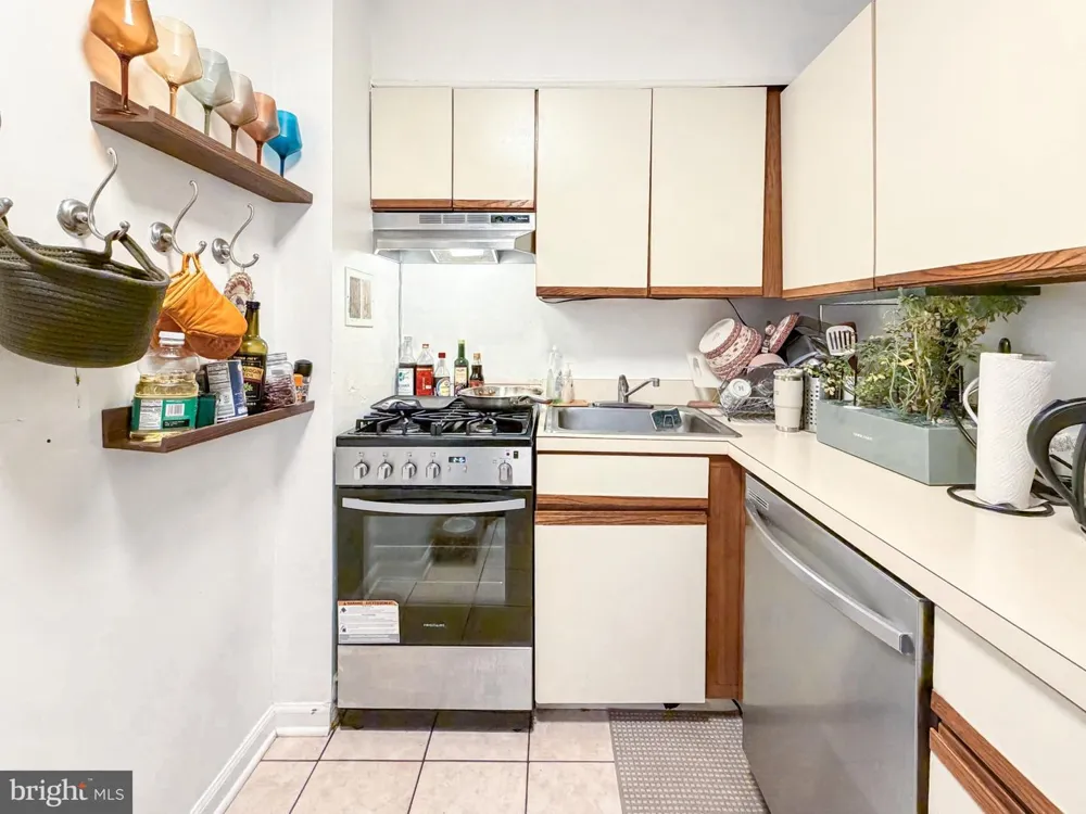 2101 CHESTNUT STREET #417 Philadelphia, PA 19103