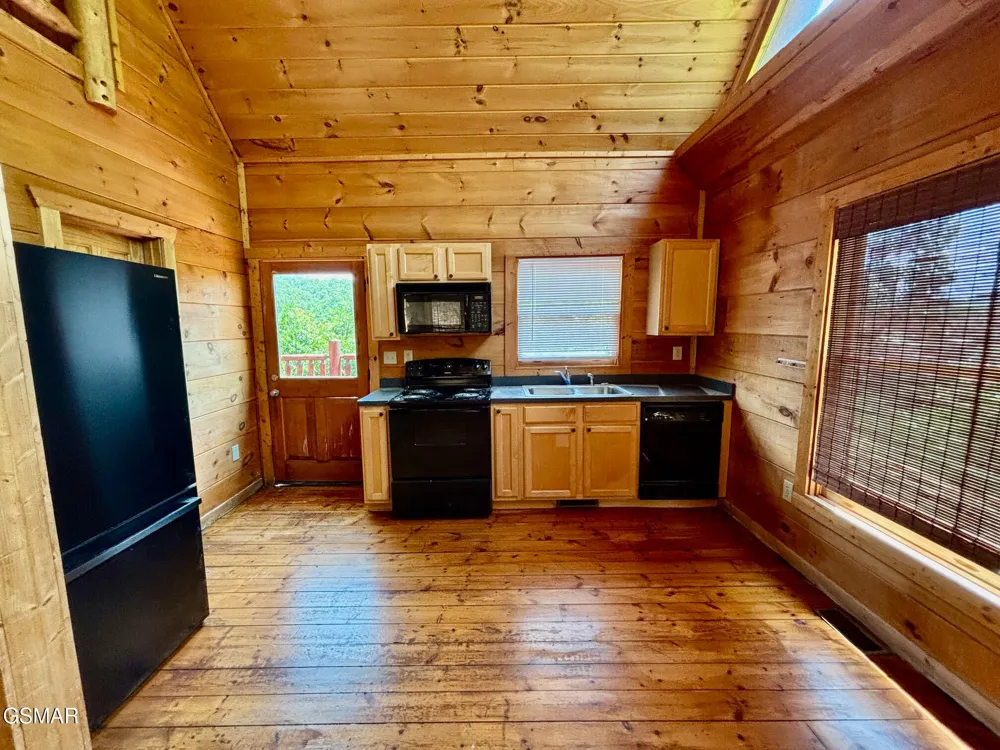 806 Ski View Lane Sevierville, TN 37876