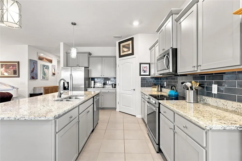 5711 OAK BRIDGE COURT Bradenton, FL 34211
