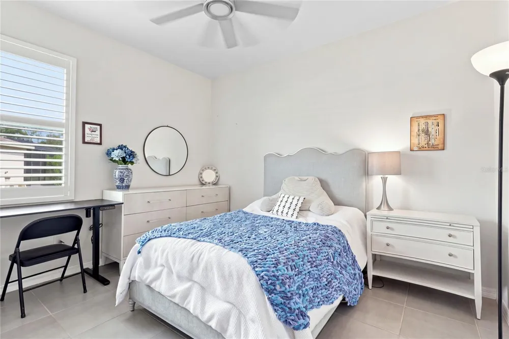 5711 OAK BRIDGE COURT Bradenton, FL 34211