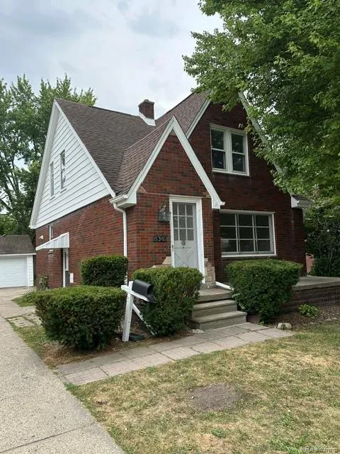 15346 Camden