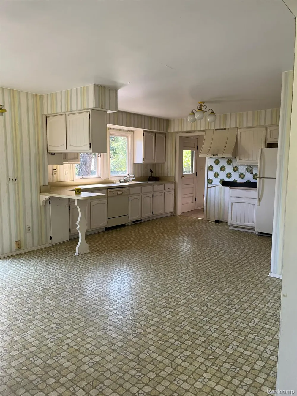 430 Sunset White Lake Charter Township, MI 48383
