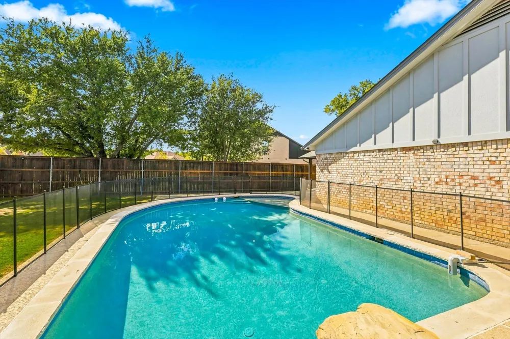 2857 Hurstview Drive Hurst, TX 76054
