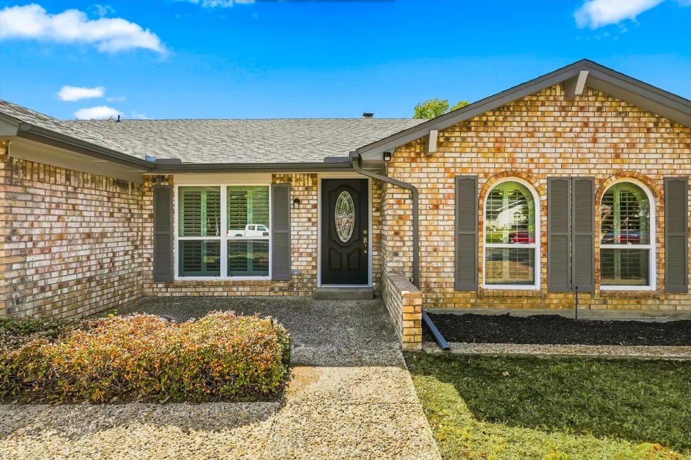 2857 Hurstview Drive Hurst, TX 76054
