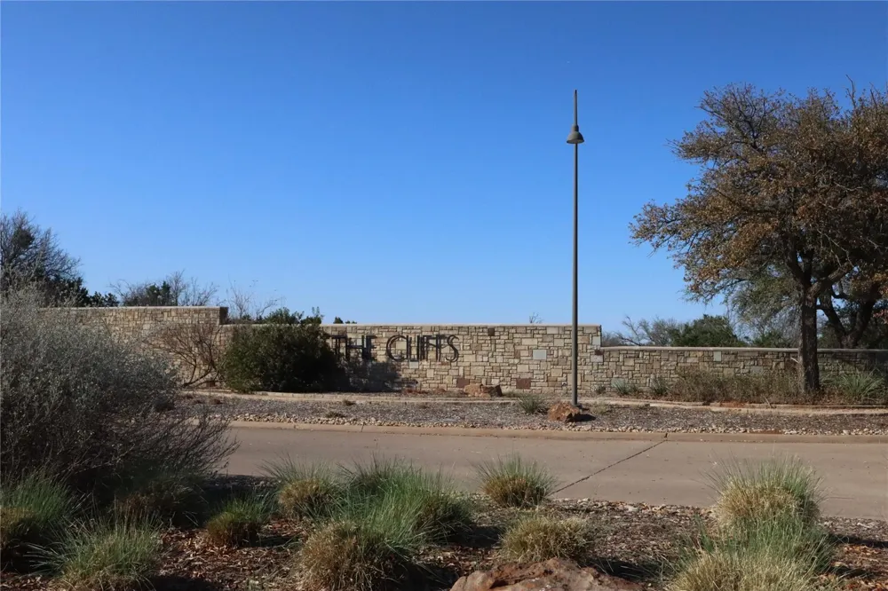 325 Colonial Drive Graford, TX 76449