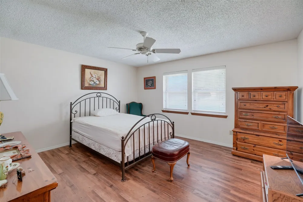 3824 Fox Hollow Drive Bedford, TX 76021