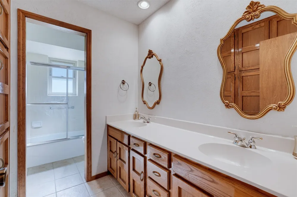 3824 Fox Hollow Drive Bedford, TX 76021