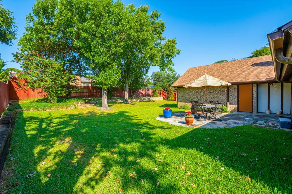 3824 Fox Hollow Drive Bedford, TX 76021