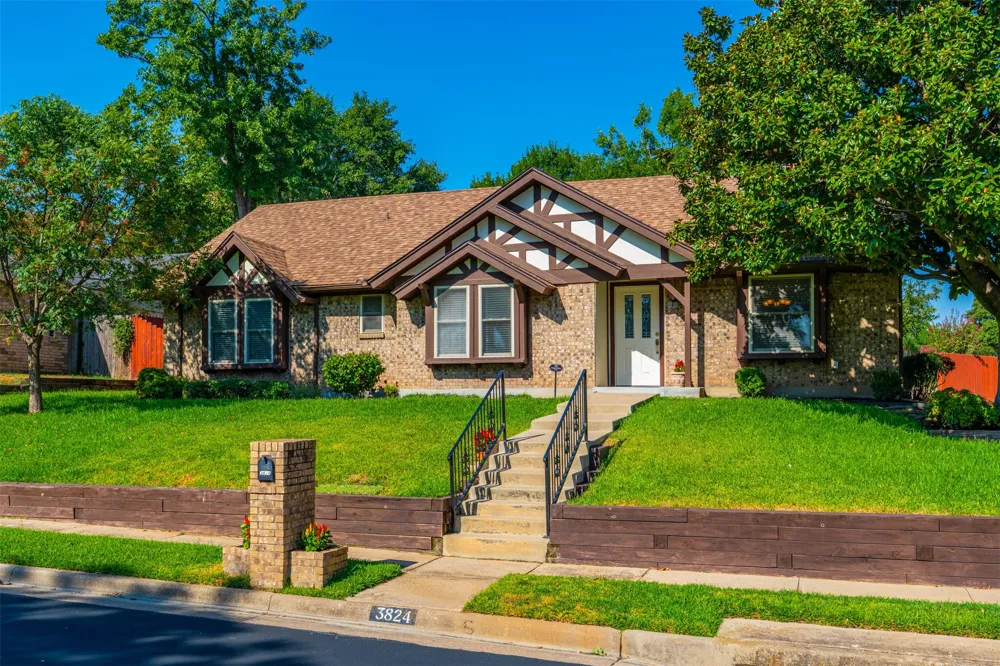 3824 Fox Hollow Drive Bedford, TX 76021