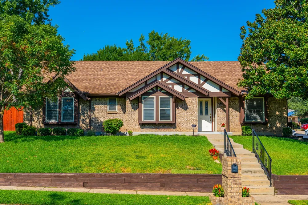 3824 Fox Hollow Drive Bedford, TX 76021