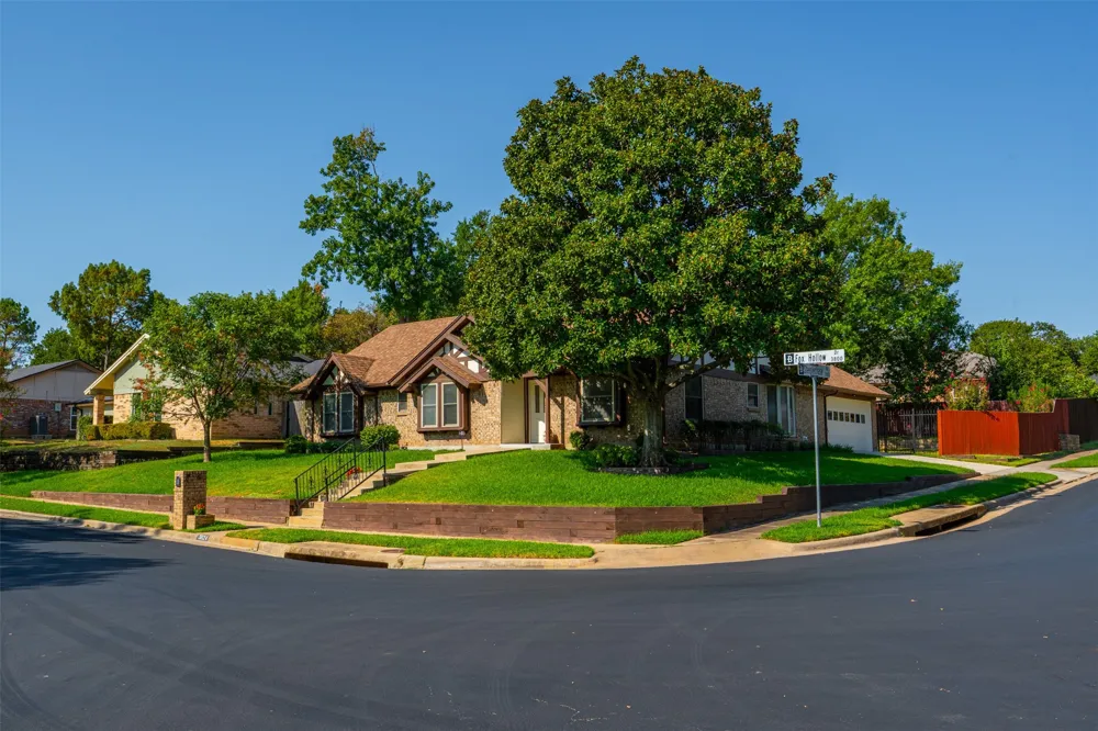 3824 Fox Hollow Drive Bedford, TX 76021