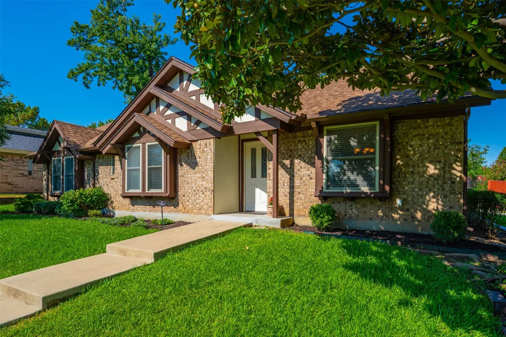 3824 Fox Hollow Drive Bedford, TX 76021