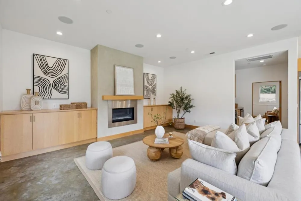 16220 S Kennedy Road Los Gatos, CA 95030