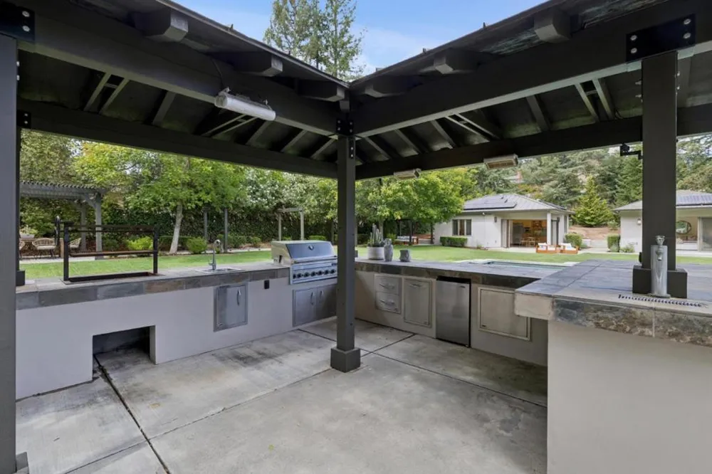 16220 S Kennedy Road Los Gatos, CA 95030