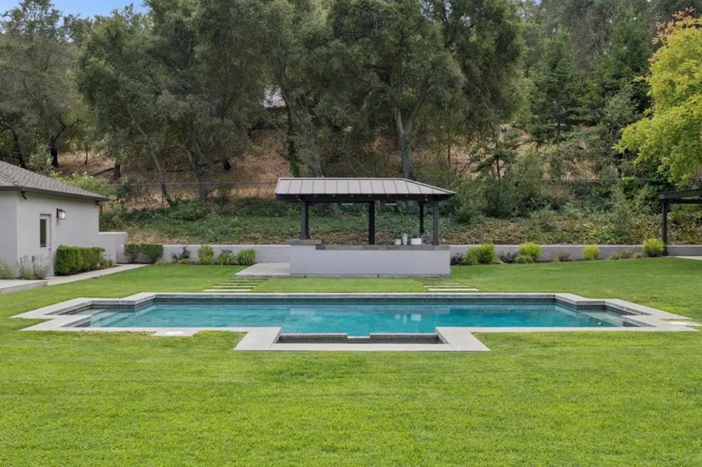 16220 S Kennedy Road Los Gatos, CA 95030