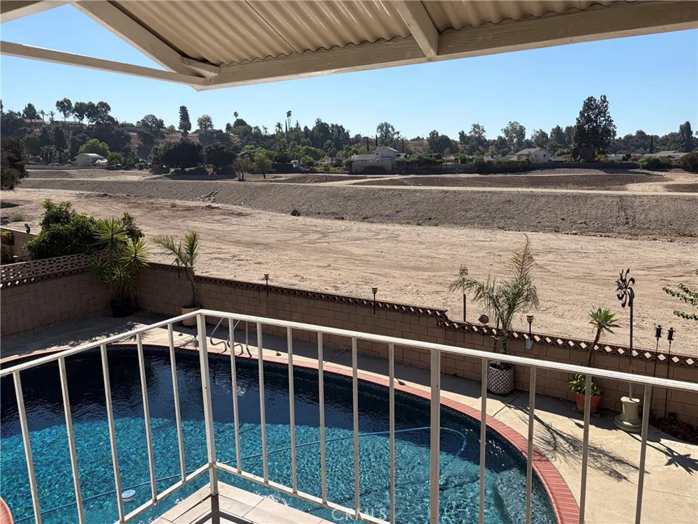 1742 La Mesa Oaks San Dimas, CA 91773