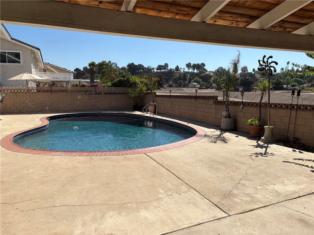 1742 La Mesa Oaks San Dimas, CA 91773