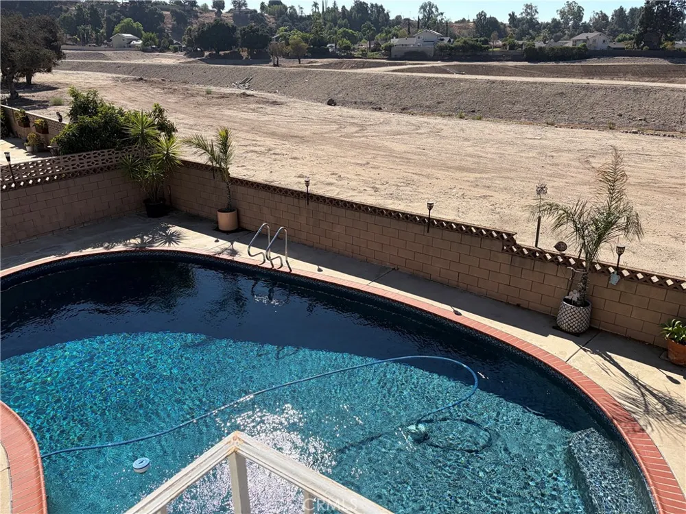 1742 La Mesa Oaks San Dimas, CA 91773