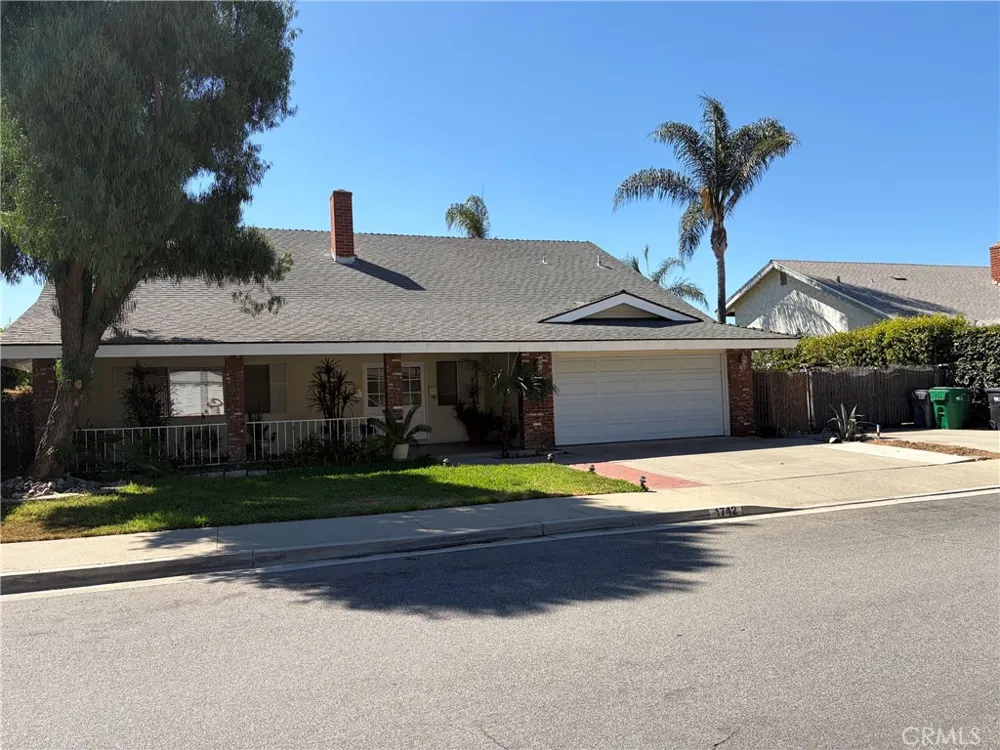 1742 La Mesa Oaks San Dimas, CA 91773