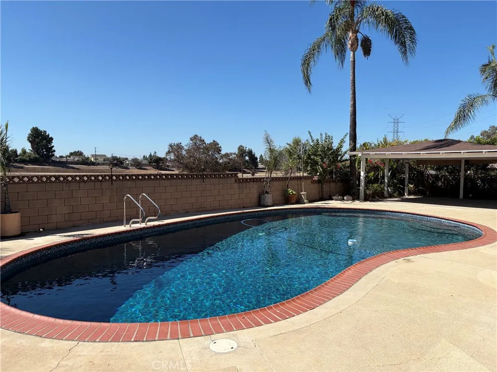 1742 La Mesa Oaks San Dimas, CA 91773