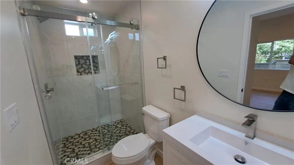 1658 Del Valle Avenue #B Glendale, CA 91208