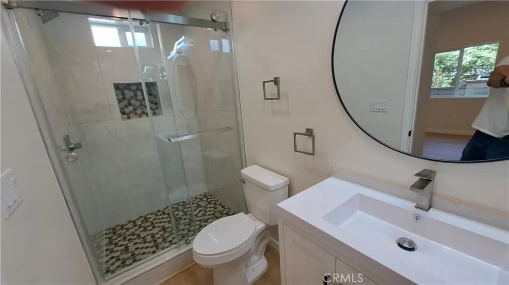 1658 Del Valle Avenue #B Glendale, CA 91208