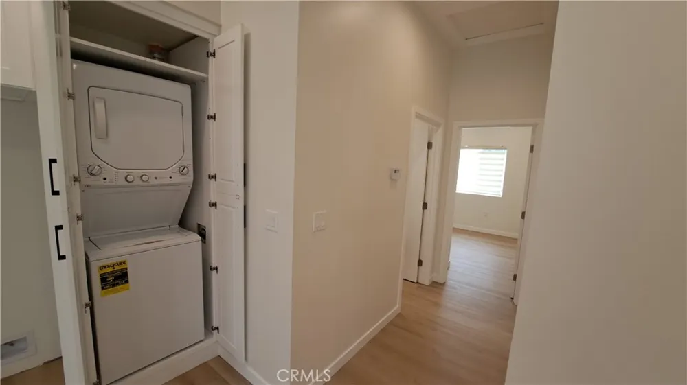 1658 Del Valle Avenue #B Glendale, CA 91208