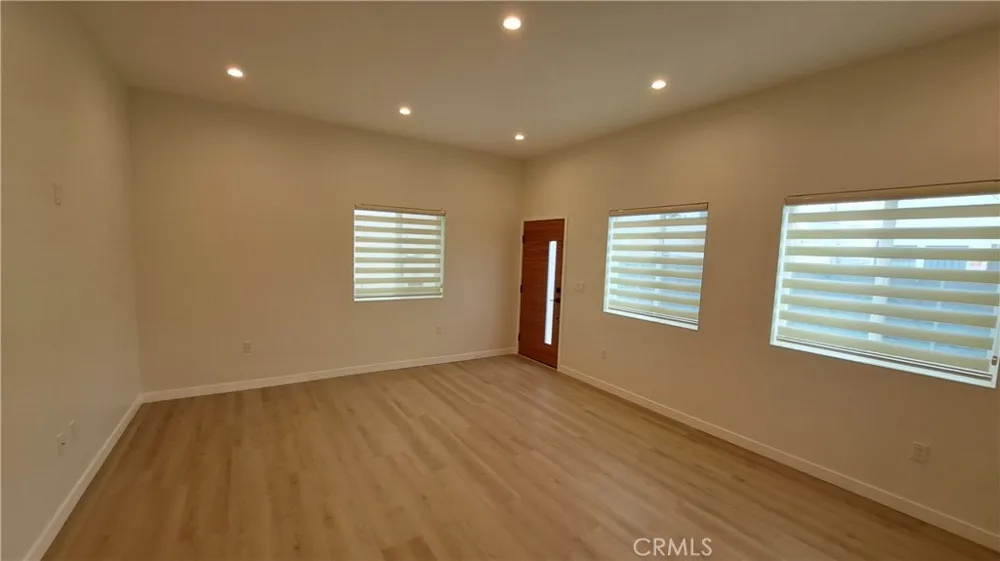 1658 Del Valle Avenue #B Glendale, CA 91208
