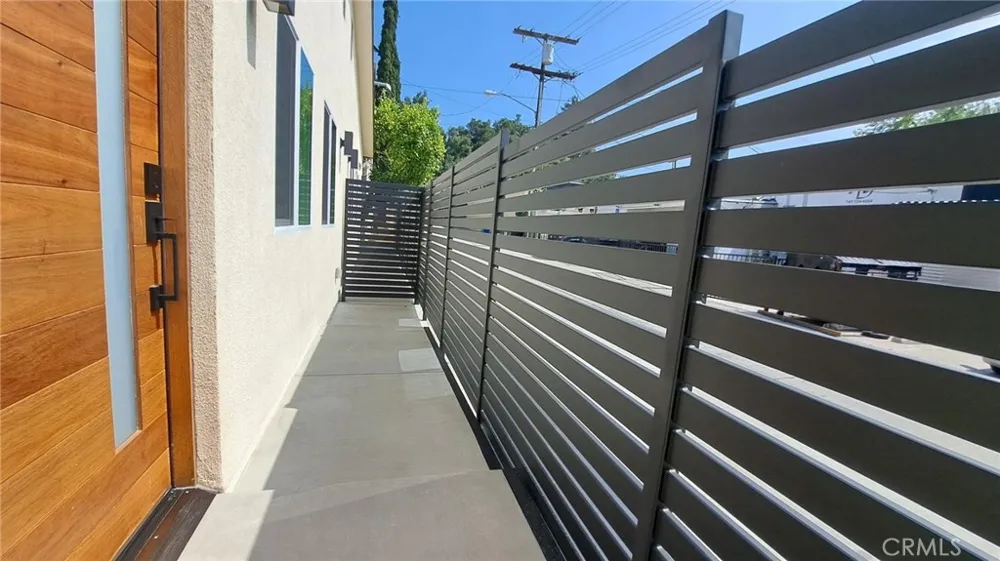 1658 Del Valle Avenue #B Glendale, CA 91208