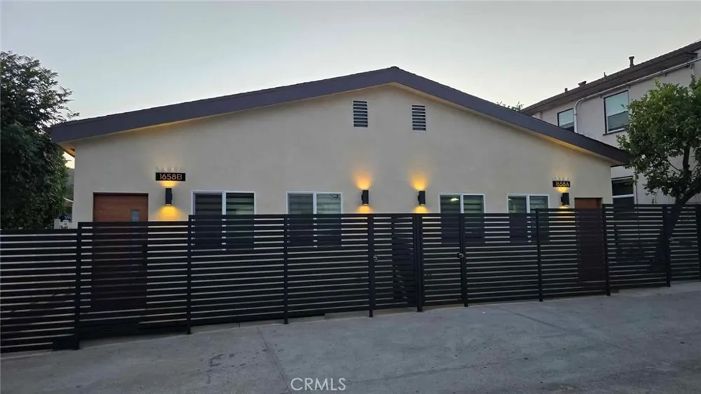 1658 Del Valle Avenue #B Glendale, CA 91208