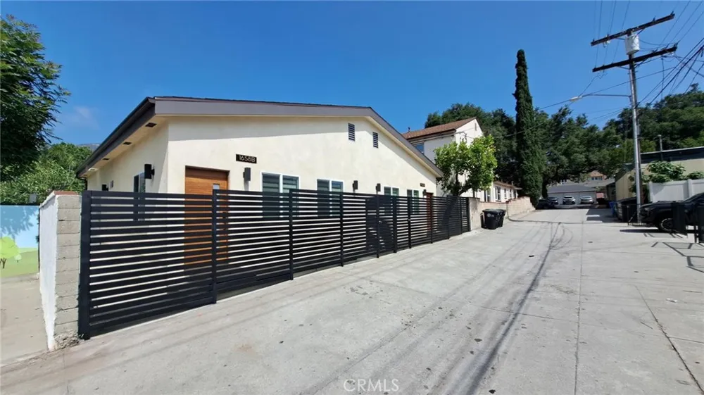 1658 Del Valle Avenue #B Glendale, CA 91208