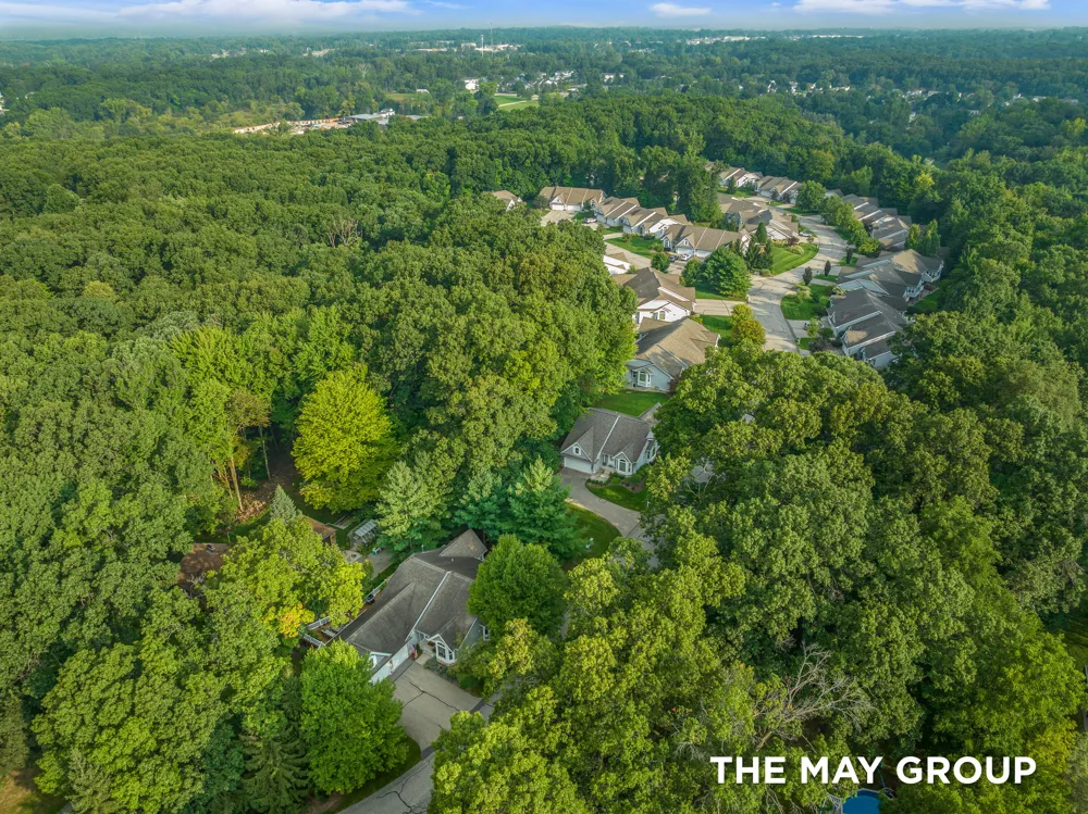 2431 Summit Ridge Drive NE Grand Rapids, MI 49505