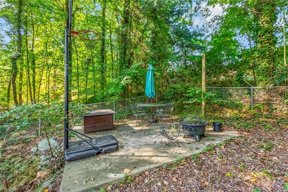 1317 Overland Drive High Point, NC 27262