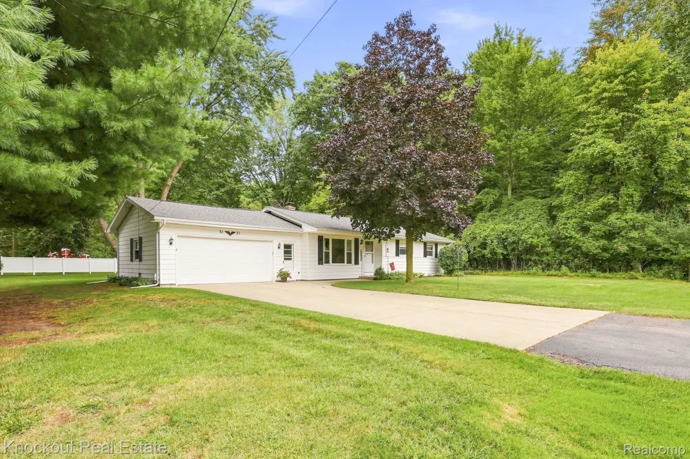 5121 Sheldon Drive Bridgeport Charter Township, MI 48722