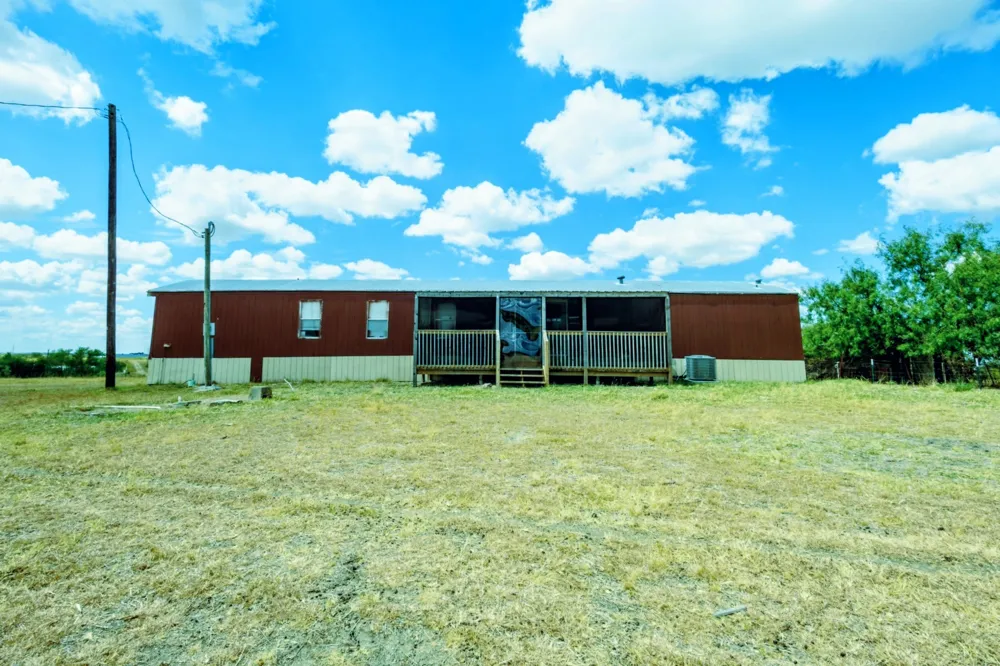 131 Clover Court Hubbard, TX 76648
