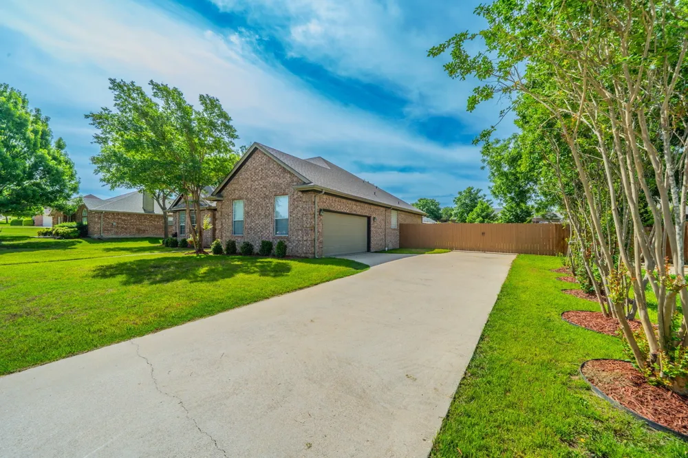 2114 Sagewood Drive Weatherford, TX 76087