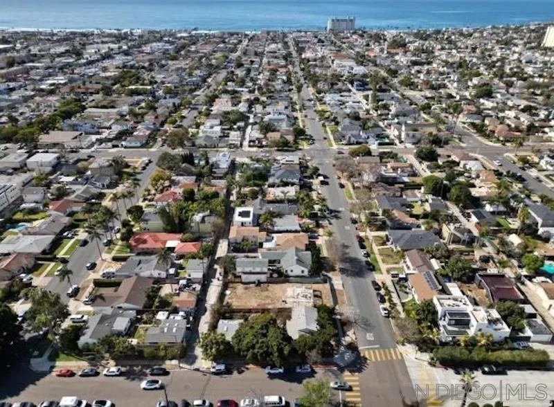 1367 Diamond San Diego, CA 92109