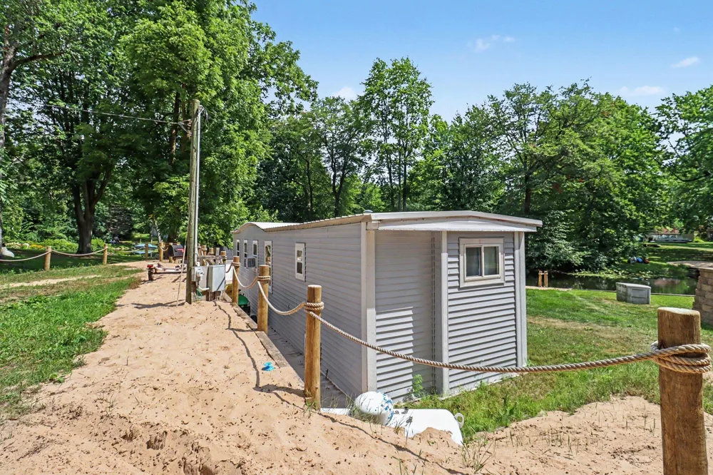3098 Arrowhead Pass White Cloud, MI 49349