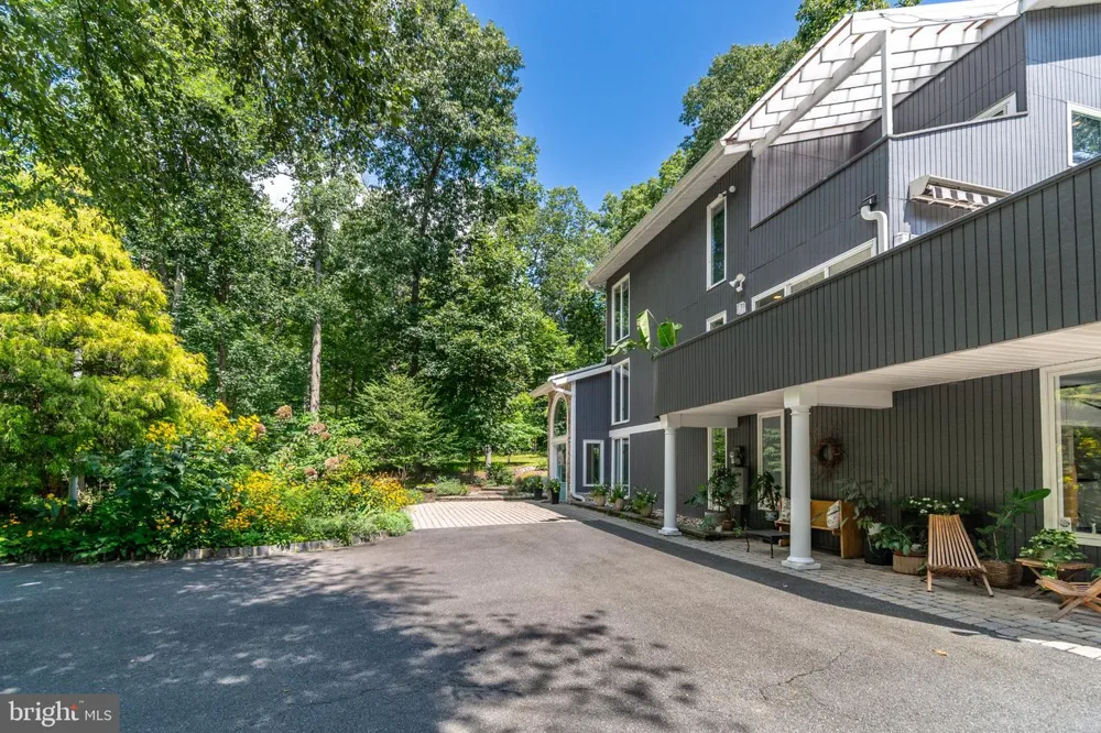 102 LINDBERGH ROAD Hopewell, NJ 08525