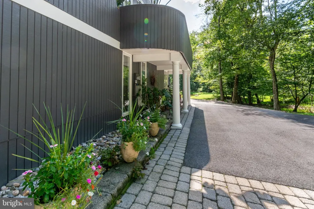 102 LINDBERGH ROAD Hopewell, NJ 08525