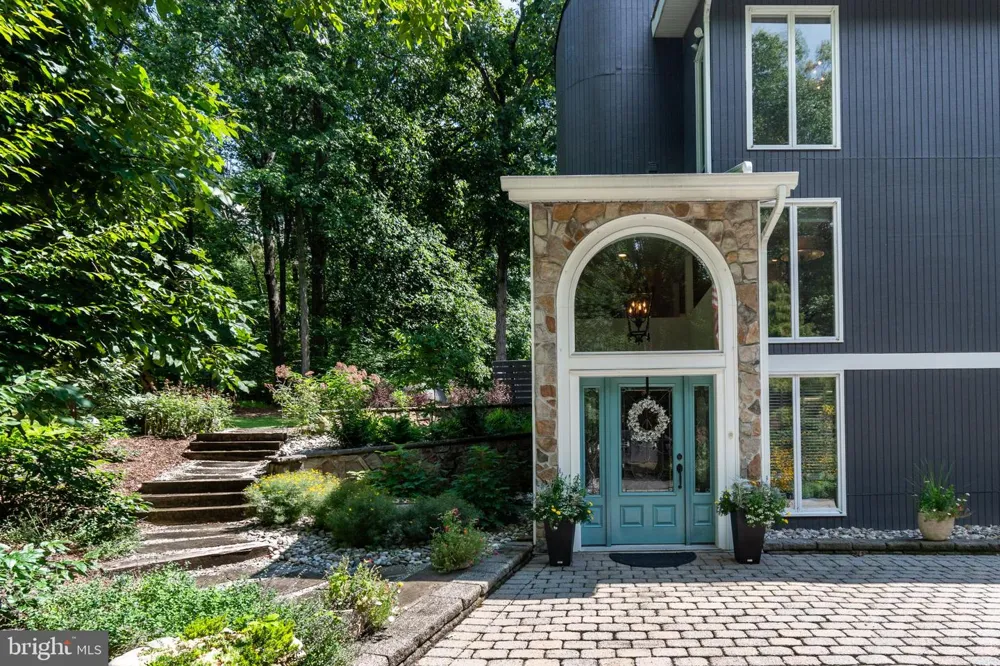 102 LINDBERGH ROAD Hopewell, NJ 08525