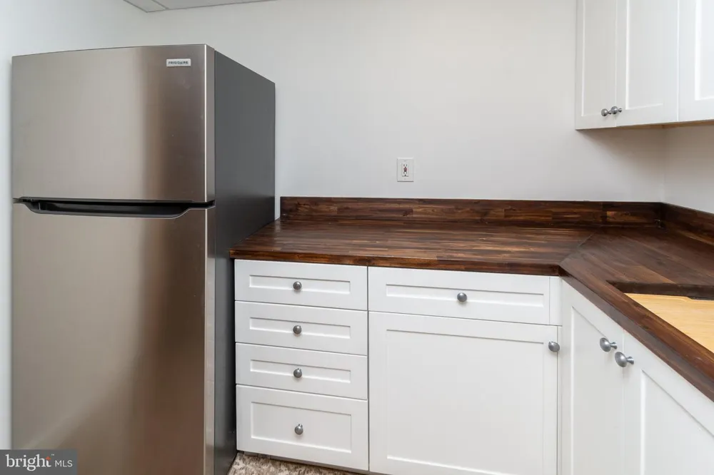 102 LINDBERGH ROAD Hopewell, NJ 08525