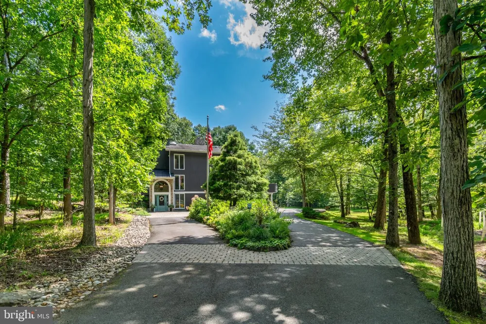 102 LINDBERGH ROAD Hopewell, NJ 08525