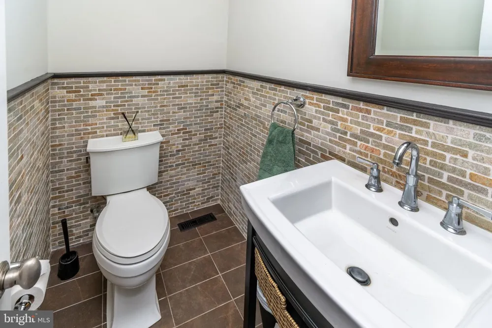 102 LINDBERGH ROAD Hopewell, NJ 08525