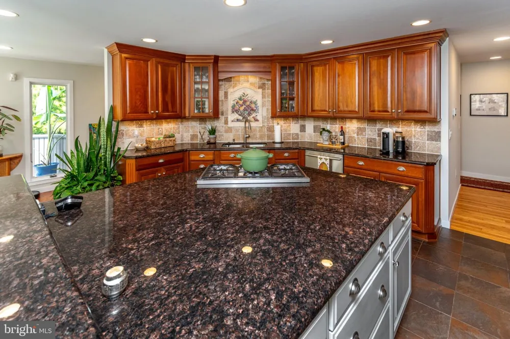 102 LINDBERGH ROAD Hopewell, NJ 08525