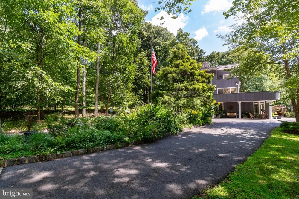102 LINDBERGH ROAD Hopewell, NJ 08525