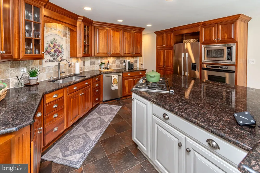 102 LINDBERGH ROAD Hopewell, NJ 08525