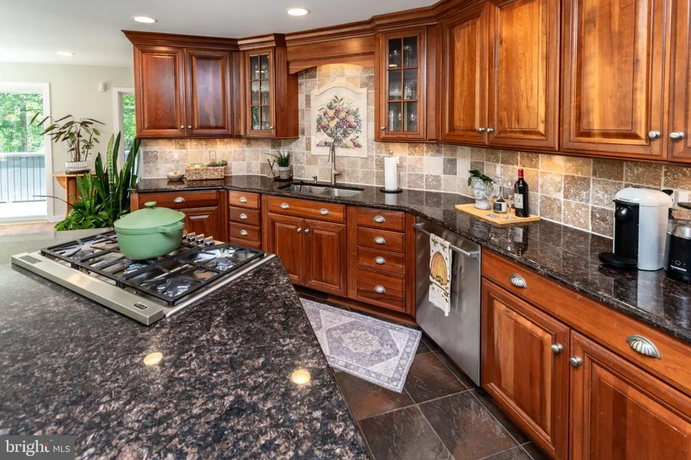 102 LINDBERGH ROAD Hopewell, NJ 08525