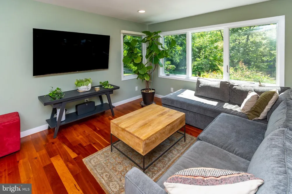 102 LINDBERGH ROAD Hopewell, NJ 08525